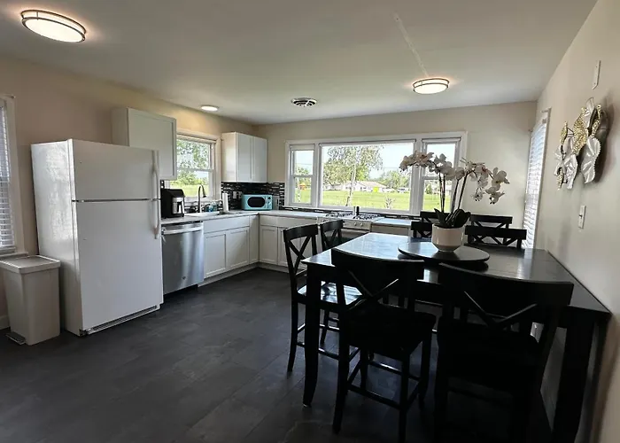 Bradley Cozy Vacation Large Group With Kitchen View Peoria
